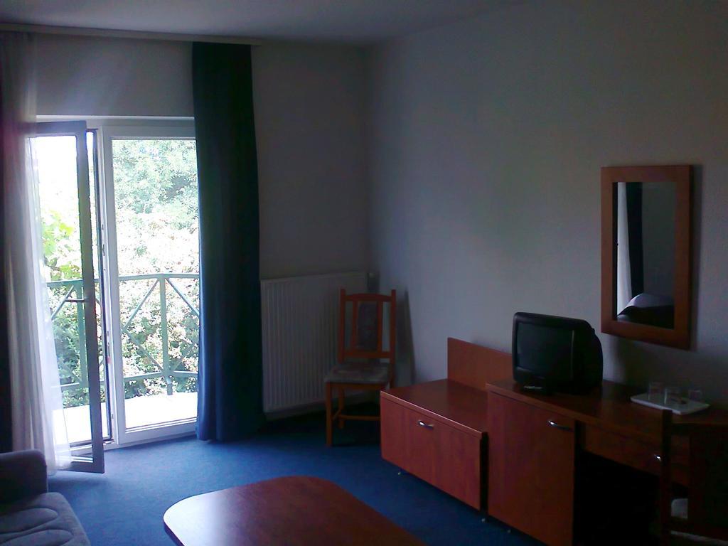 Pontis Hotel Biatorbágy Habitación foto