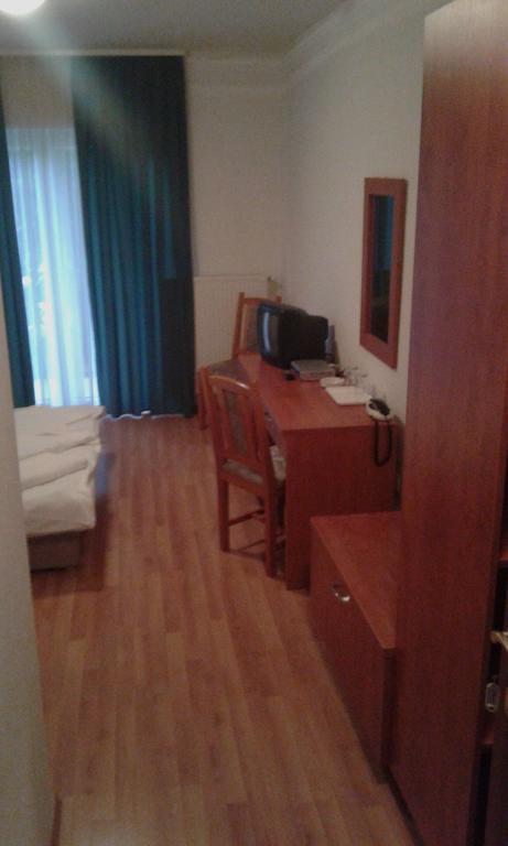 Pontis Hotel Biatorbágy Habitación foto