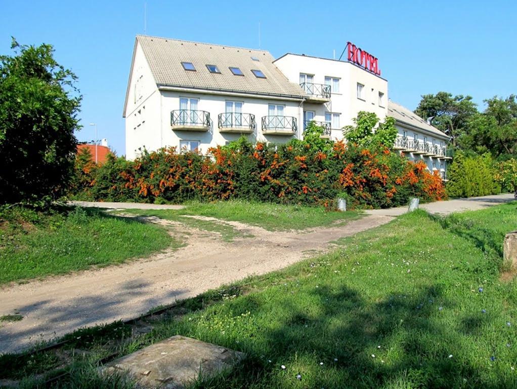 Pontis Hotel Biatorbágy Exterior foto