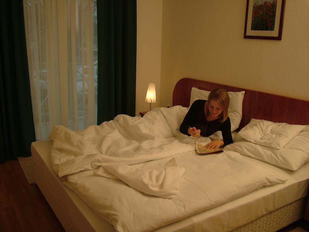 Pontis Hotel Biatorbágy Habitación foto