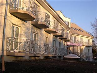 Pontis Hotel Biatorbágy Exterior foto